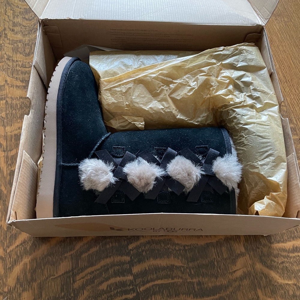 Koolaburra by Ugg Black Boots with White Fur
